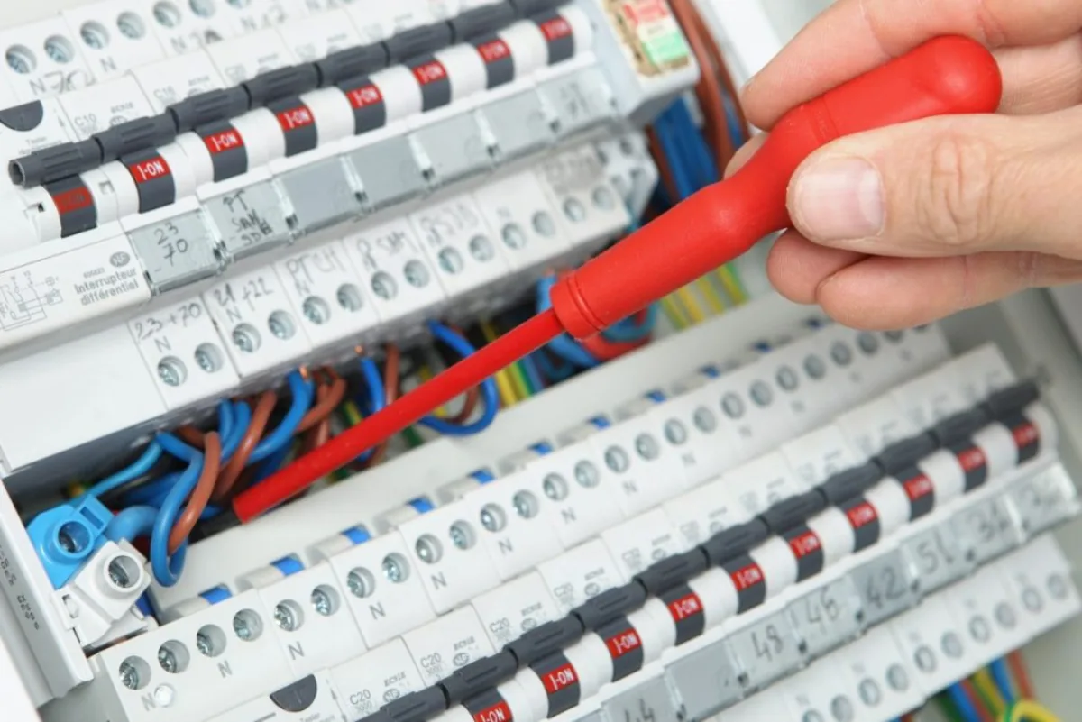 SOS électricien 24h/24 et 7j/7 à Chelles SOS électricien 24h/24 et 7j/7 à Chelles